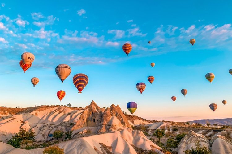 Experience the breathtaking views of Dubai from a new perspective with Hot Air Balloon Dubai.